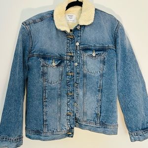 Old navy Jean jacket with Sherpa lining